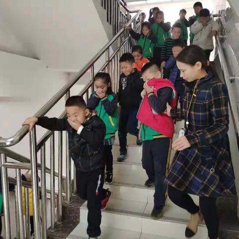 消防警钟长鸣不息，携手共筑平安校园——万境水岸小学消防演练纪实