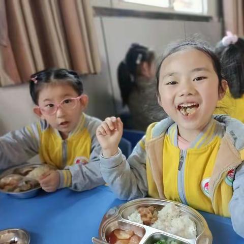 自助“食”光，美味“童”享 ——地直幼儿园大班自助餐活动