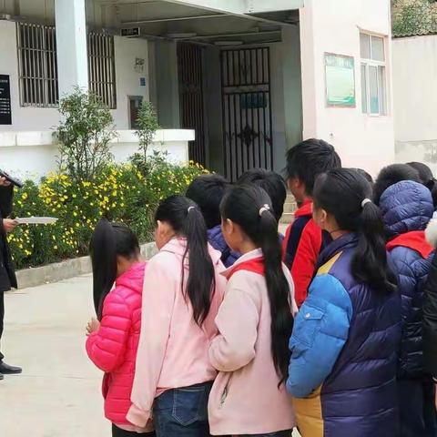 龙井小学11月安全教育大会简报