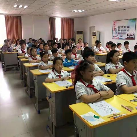 研讨之下促思考  评课当中共提升—龙亭区数学工作室教研活动