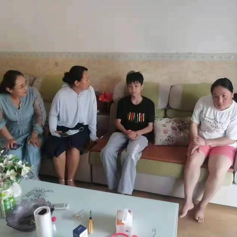 万师访万家   关爱润心田