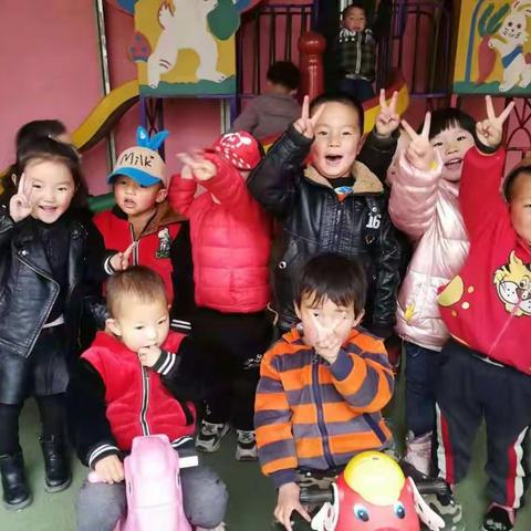 童乐幼儿园小一班第四周周活动