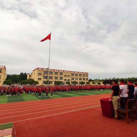 “我与祖国共成长，争做小小追梦人 ”——车辋镇中心小学入队仪式暨“庆六一”文艺汇演