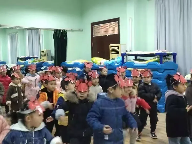 和我的小螃蟹宝贝儿们一起做热身运动：《螃蟹体操》