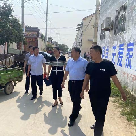 县委副书记张红、县人大常委会副主任徐兰记到长兴集乡开展“七一”慰问活动