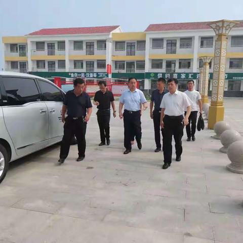 市委组织部前来长兴集乡兴东社区调研村台社区管理工作