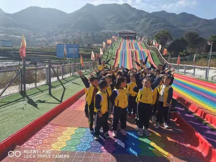 仁怀市水口幼儿园展开了2020年秋季活动亲近大自然