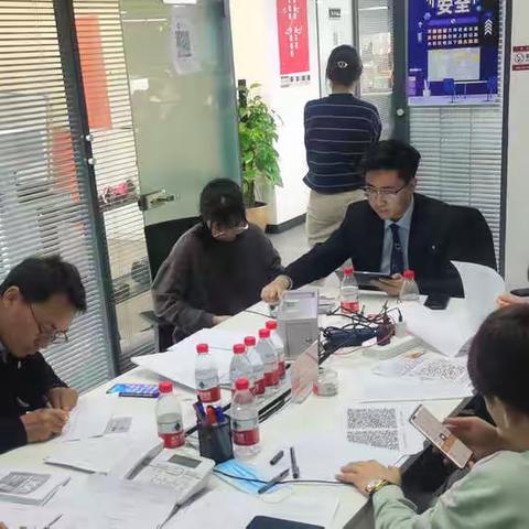 金成支行积极营销公积金单位，提前完成建行生活卡旺季指标