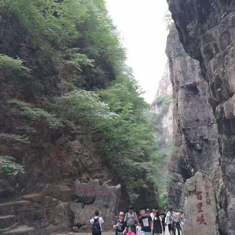 一夕烟雨十年梦，独步野山百里峡