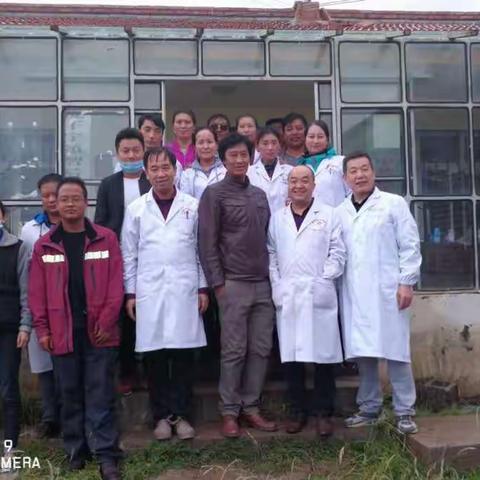 我们忙忙碌碌十几天，从陌生到熟悉，从熟悉到友好，老师们辛苦了！回忆多多