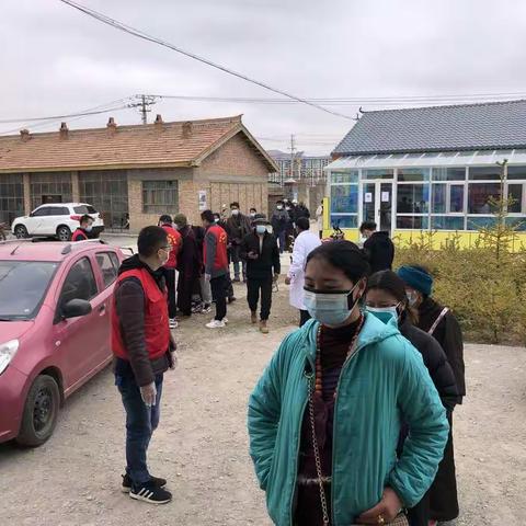 周末的一抹红， 温暖医者，温暖群众