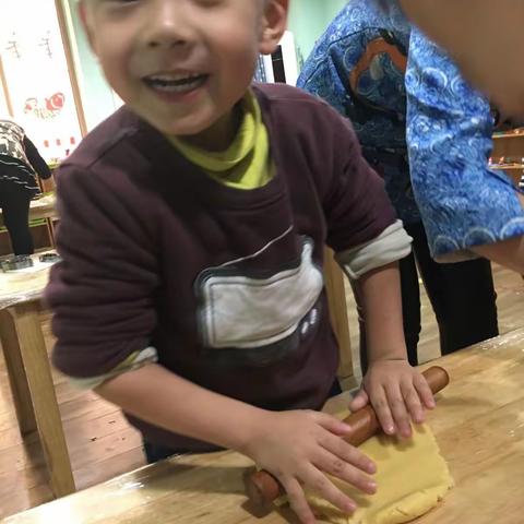 阳光双语幼儿园祝大家元旦快乐🎊