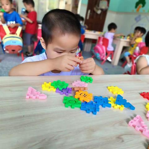 多宝乐幼儿园小1班拼拼乐掠影