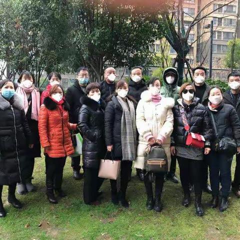 让党旗飘扬在战“疫”前线—开发区沌口小学党员志愿者在行动