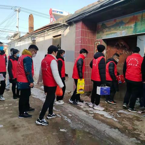 （阳光公益协会）春节慰问孤寡老人，送爱心年货。