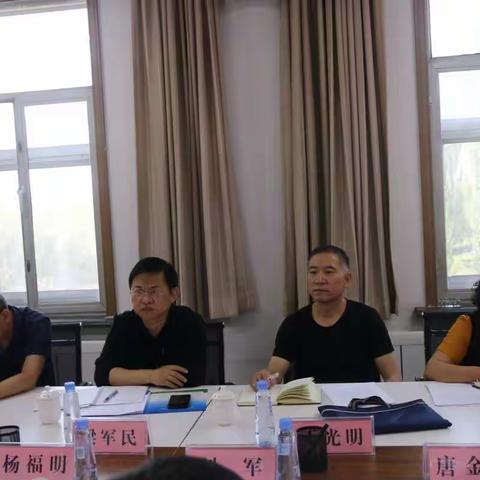乌海市税务局党委委员、总会计师梁军民一行深入乌海市海勃湾区税务局进行调研指导