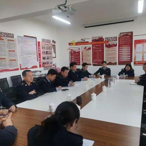 海勃湾区税务局办公室传达三月例会精神