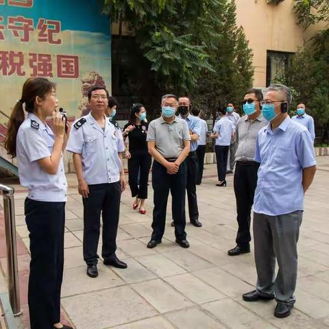 乌海市政协副主席王明旺一行深入海勃湾区税务局办税服务厅调研指导工作