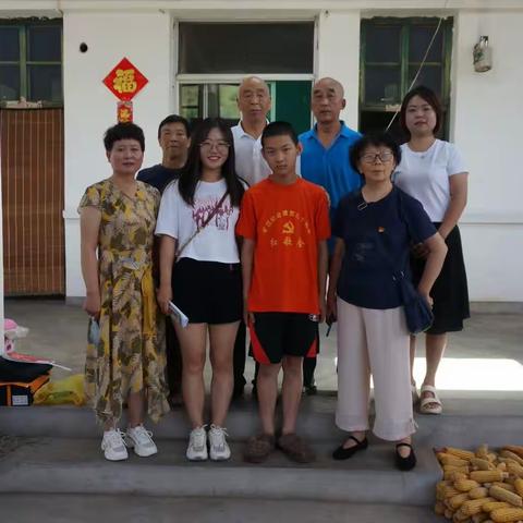 为贫困学生献爱心