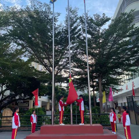 东方市第三小学“学习二十大，争做好队员”主题入队仪式
