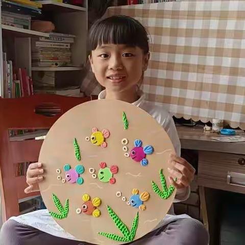 做手工——  记海口市椰博小学      二（1）班快乐实践作业之一