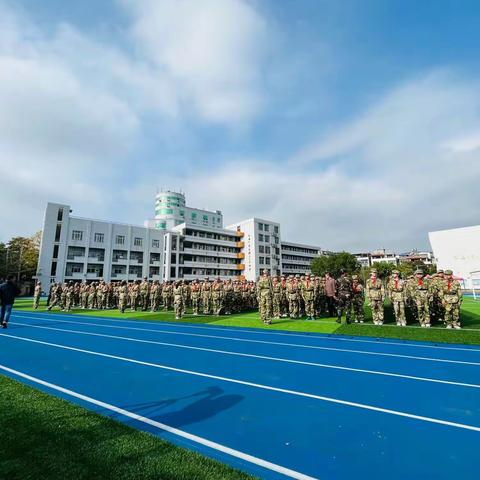 我是幸福小小兵---连江县第二实验小学五年3班微军训