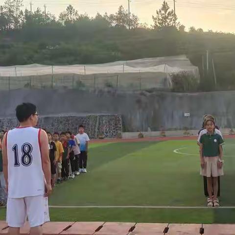 “共创文明，温馨家园”——晓龙中心小学九月份文明寝室先进集体总结表彰大会