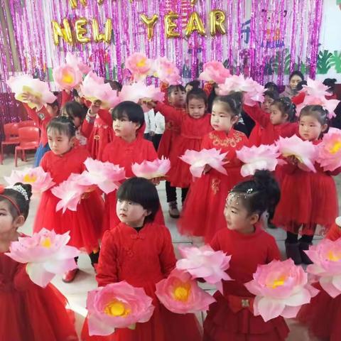 西关小学幼儿园中班：“冬雷娇绽迎芬芳”迎元旦活动