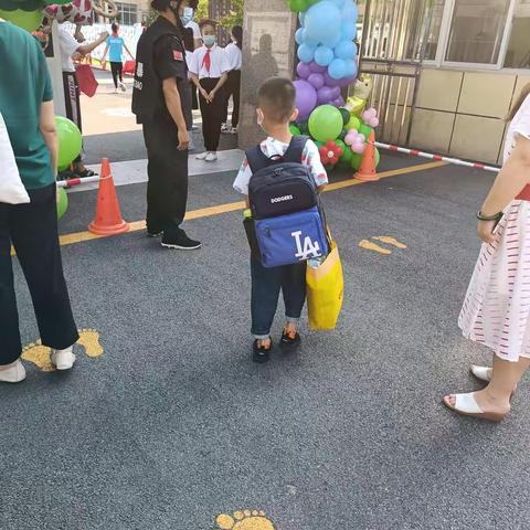 徐彭，今天开始我是一名小学生了。