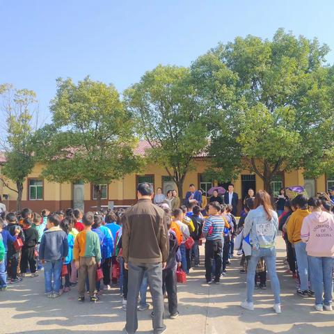 田南镇张家小学爱心图书公益捐赠活动报道