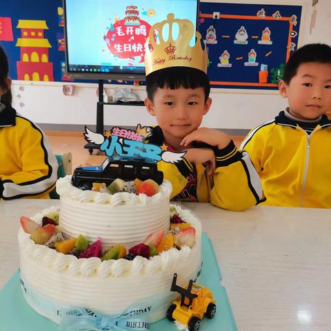 二实小教育集团教育小区幼儿园       大二班 快乐分享  过生日