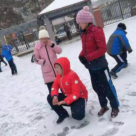 下雪天里的孩子