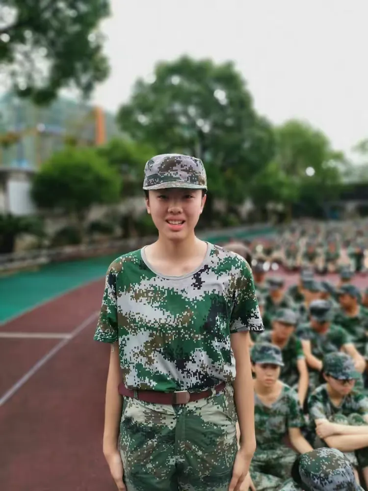 卫城中学学军二班军训留影