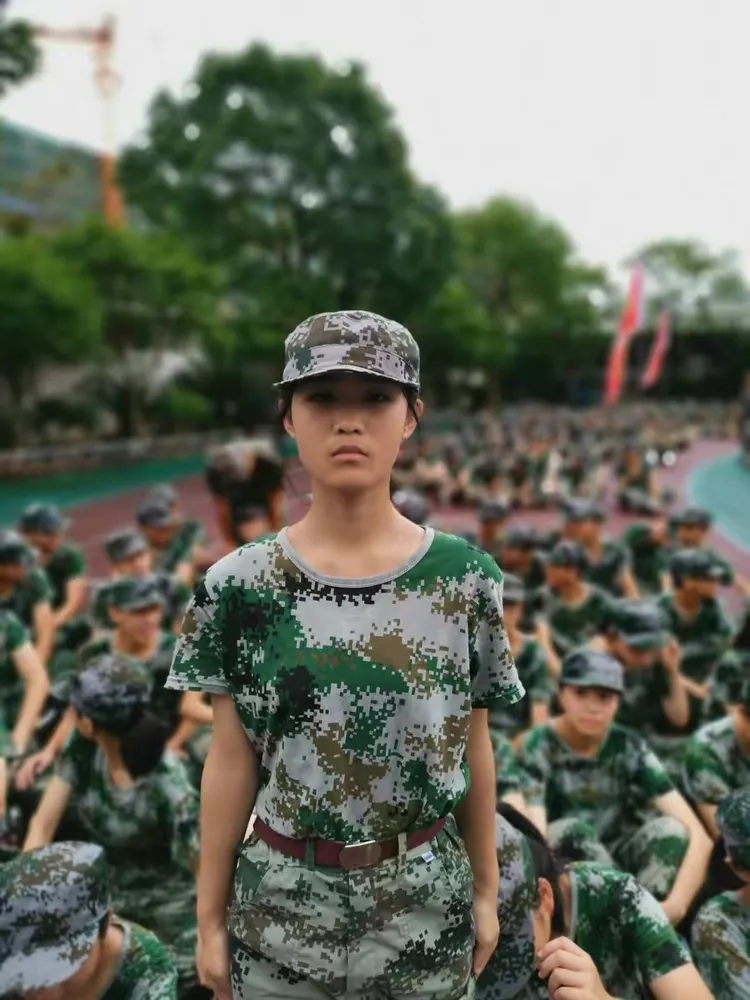 卫城中学学军二班军训留影