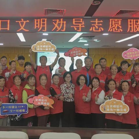 推进创文工作，文明交通志愿者在行动！