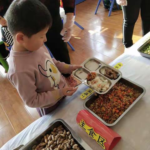 园艺场双语幼儿园塔西河春苗分园“缤纷美食，快乐美味”自助餐活动