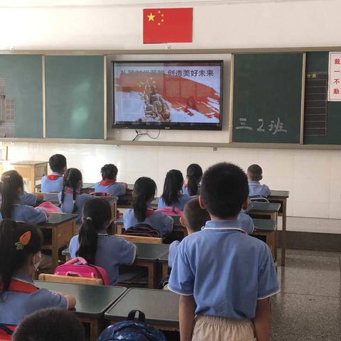 礼赞时代英雄 创造美好未来——乌鲁木齐市第六十八小学2021年秋季学期 开学典礼暨第一课活动