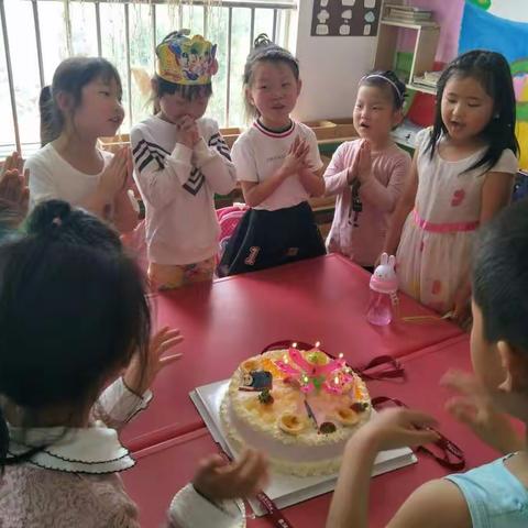 大一班母亲节亲子生日会