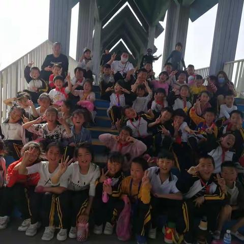 南海小学蜗牛班春游秦皇河