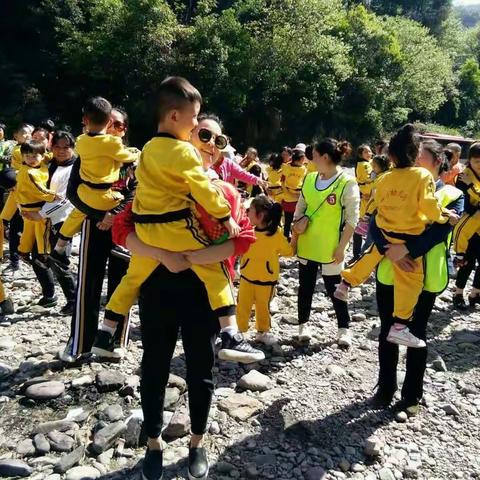 光彩幼儿园2018年亲子野炊活动