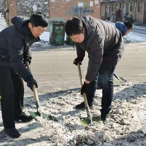 东洲区民政局全员参与扫雪除冰行动