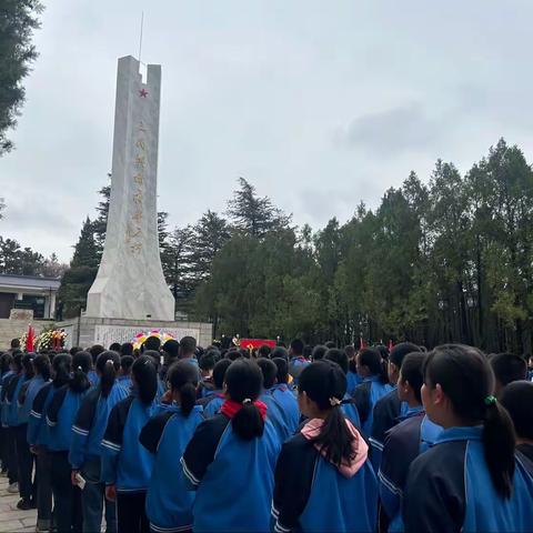 缅怀革命先烈 弘扬爱国精神——镇原县南区小学师生清明祭扫烈士陵园主题教育活动