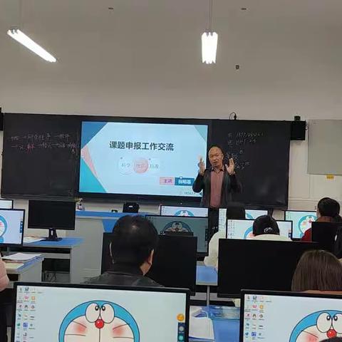 专家引领明方向 课题指导促成长