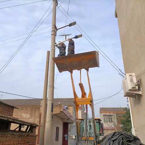 【新时代文明实践 铜山在行动】黄集镇圣范村村内道路安装太阳能路灯