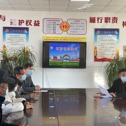 校车疫情防控演练，牢筑校车防疫之墙        ——练市小学校车应急演练