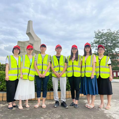 风里雨里  感恩有你——  一年级3班护畅队