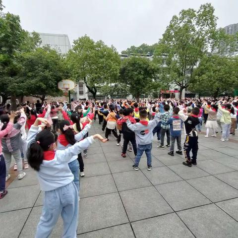 风住尘香花未尽