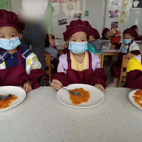 “美食美刻，共享食光”——南沱中心幼儿园中一班自制南瓜饼活动