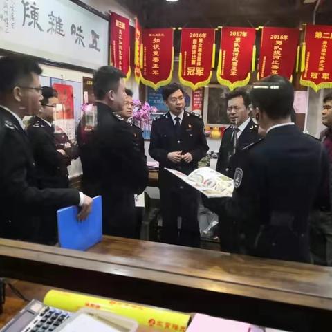 市市场稽查局联合龙华监管局开展节前价格检查工作