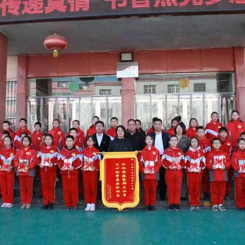 爱心传递真情   书香点亮梦想   ——中铁六局电务公司捐赠图书活动剪影